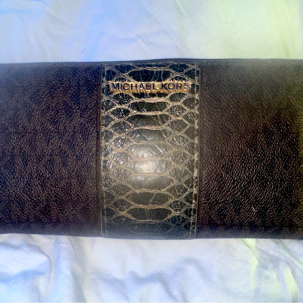 Micheal Kors snake skin wallet